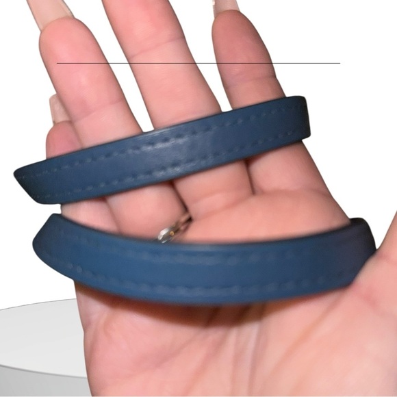 The Limited Edition Graphite/Grey Michael Kors Eva Tote with Coordinated Pouch! - Picture 7 of 15